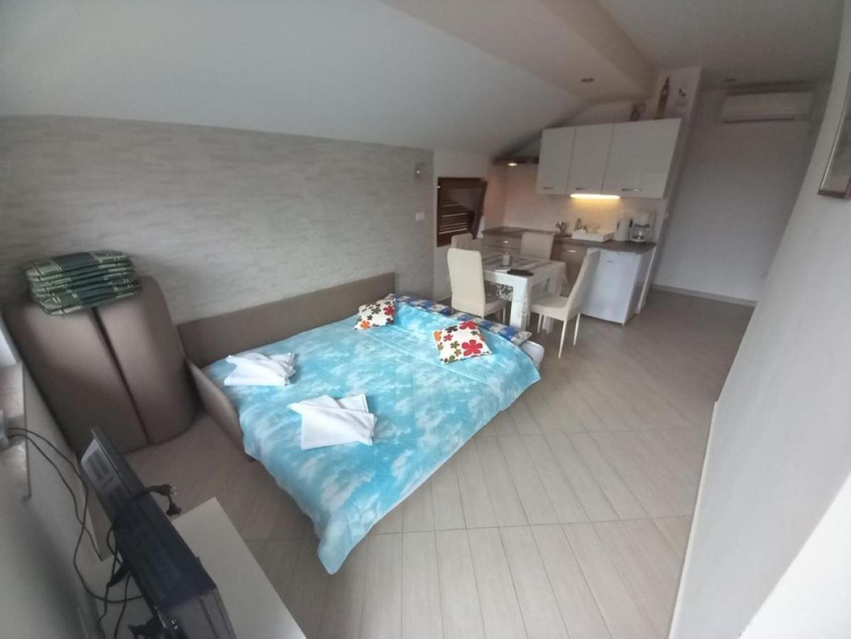 Apartmani Gracijela Karlobag Exterior foto
