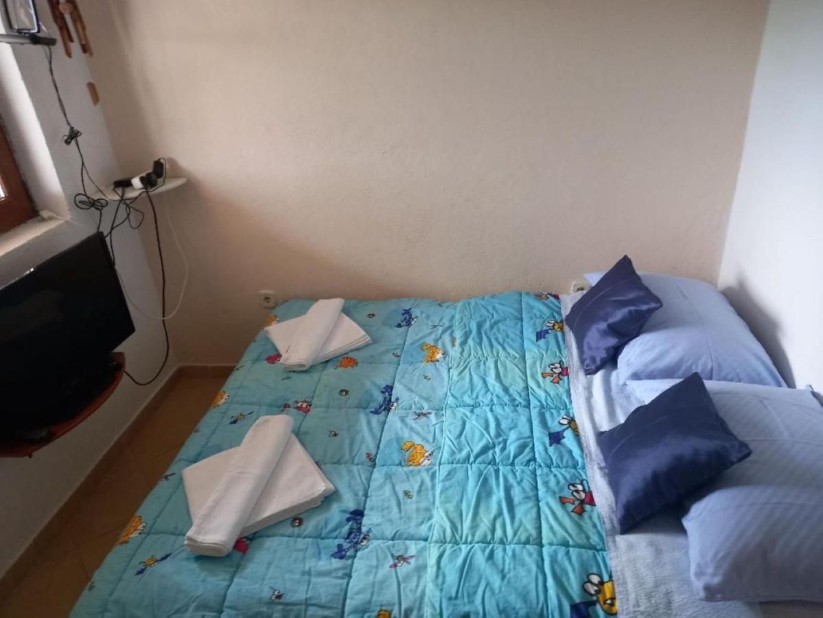 Apartmani Gracijela Karlobag Exterior foto